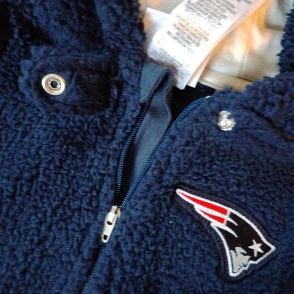 New! Baby Patriots Navy and Red Fleece Footie, 3-6 Patriots Hooded Fleece - Picture 5 of 7